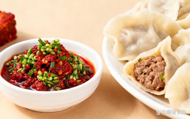 半在蘸料饺子蘸料段位里的美食江湖电子pg吃饺子的乐趣一半在馅料一(图2) 半在蘸料饺子蘸料段位里的美食江湖电子pg吃饺子的乐趣一半在馅料一(图2)