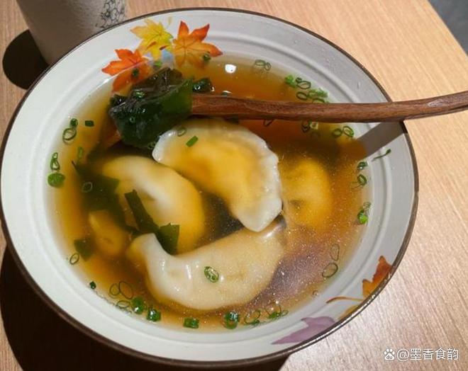 半在蘸料饺子蘸料段位里的美食江湖电子pg吃饺子的乐趣一半在馅料一(图6) 半在蘸料饺子蘸料段位里的美食江湖电子pg吃饺子的乐趣一半在馅料一(图6)