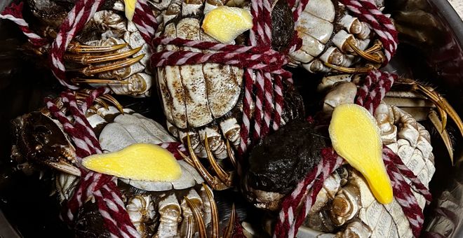 蒸螃蟹不直放姜鲜嫩锁汁超简单pg电子平台海鲜老板私藏招(图2)