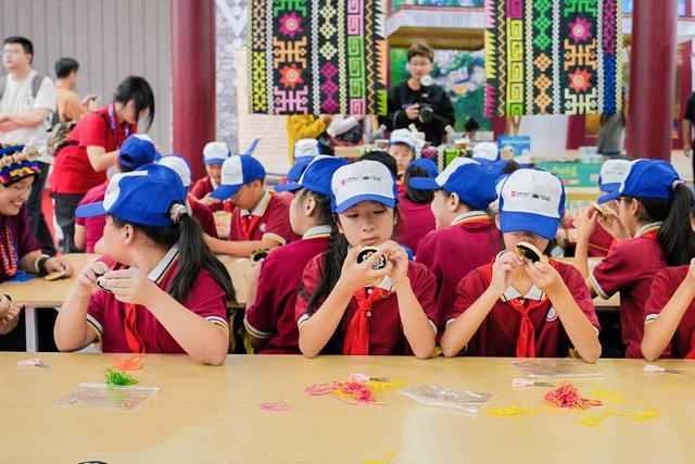 9亿元!2025天府书展今日闭幕pg电子免费模拟器销售码洋10(图2) 9亿元!2025天府书展今日闭幕pg电子免费模拟器销售码洋10(图2)